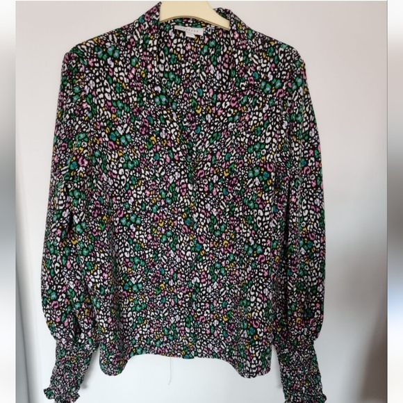 Pretty floral button down blouse [S] - Picture 2 of 5